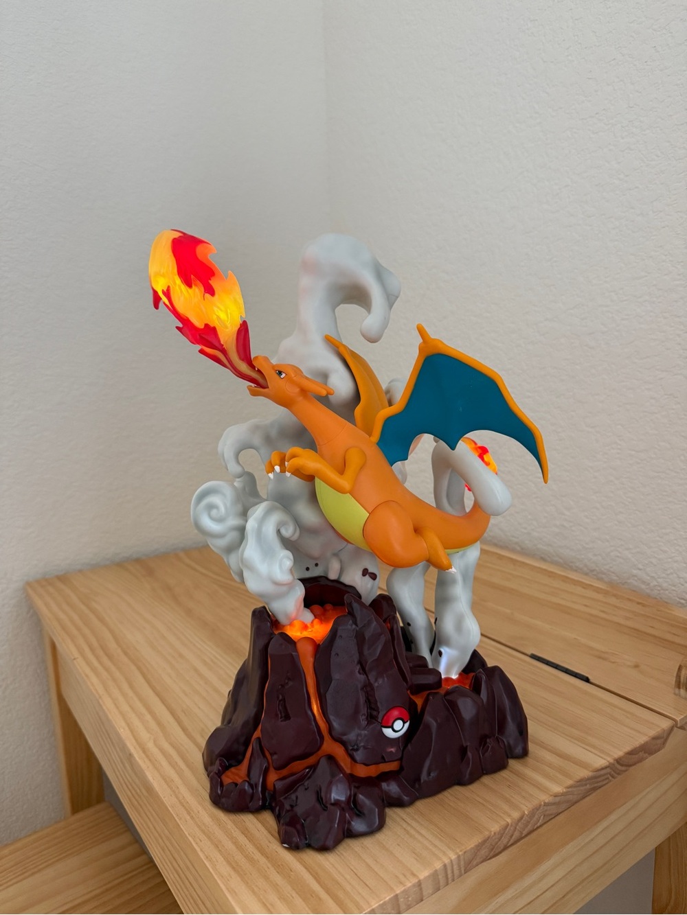 Pokémon Charizard Statue 13 In Deluxe Collector's Statue Light Up